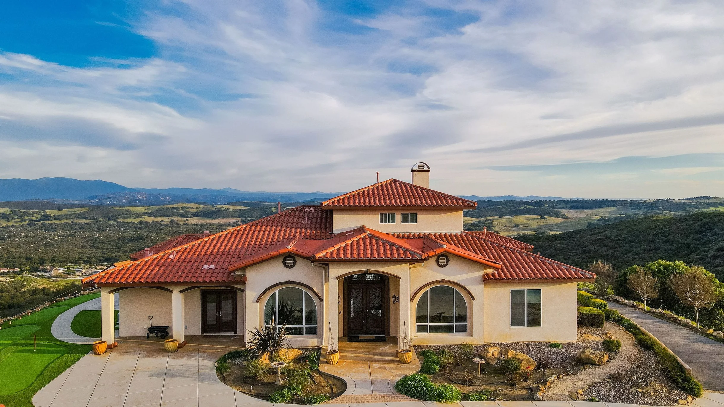 Colina by AvantStay | Secluded Mountain Top Oasis w/ Pool, Hot Tub & Putting Green! #158