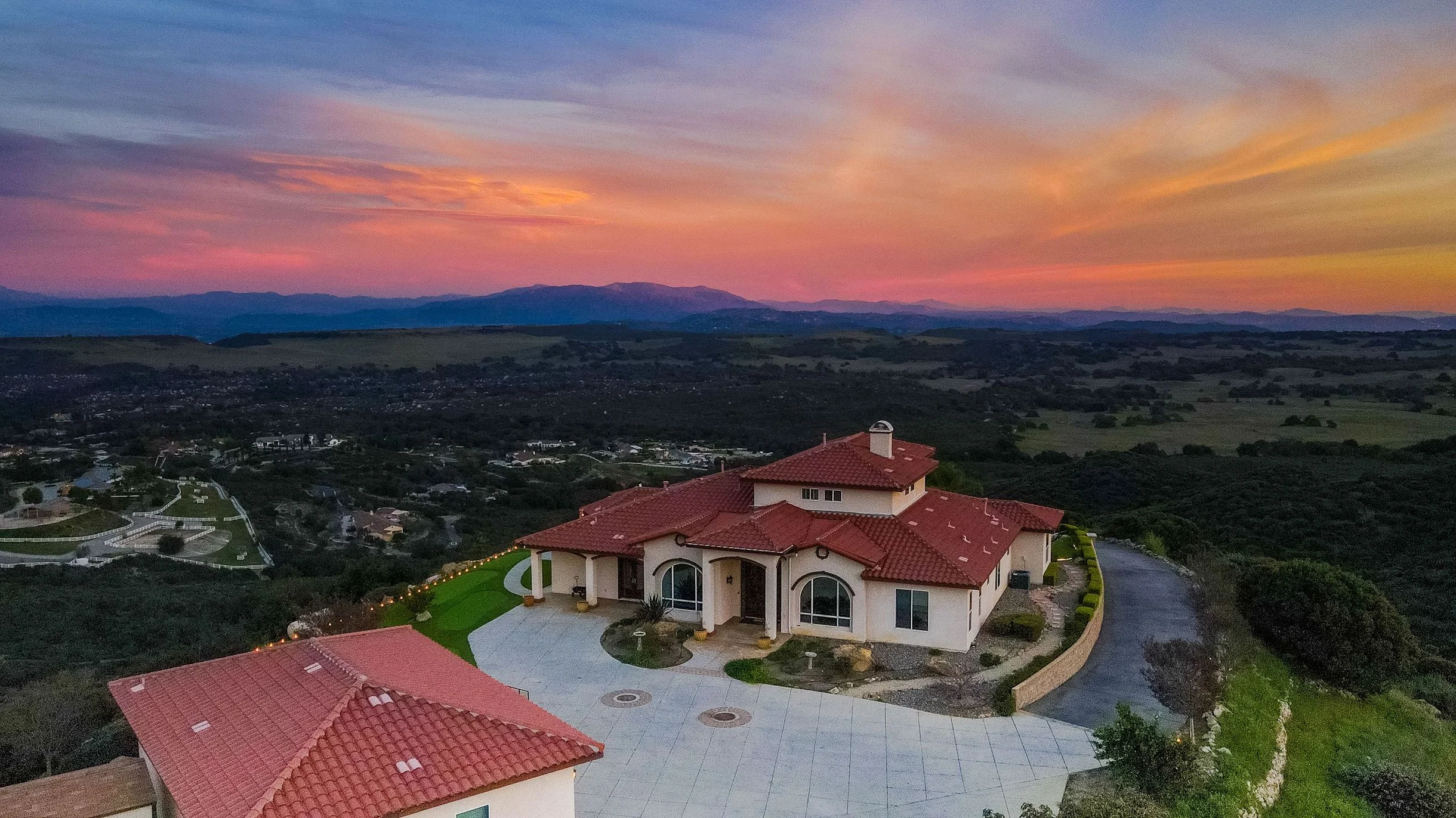 Colina by AvantStay | Secluded Mountain Top Oasis w/ Pool, Hot Tub & Putting Green! #149