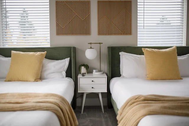 Bedroom 2 image 1