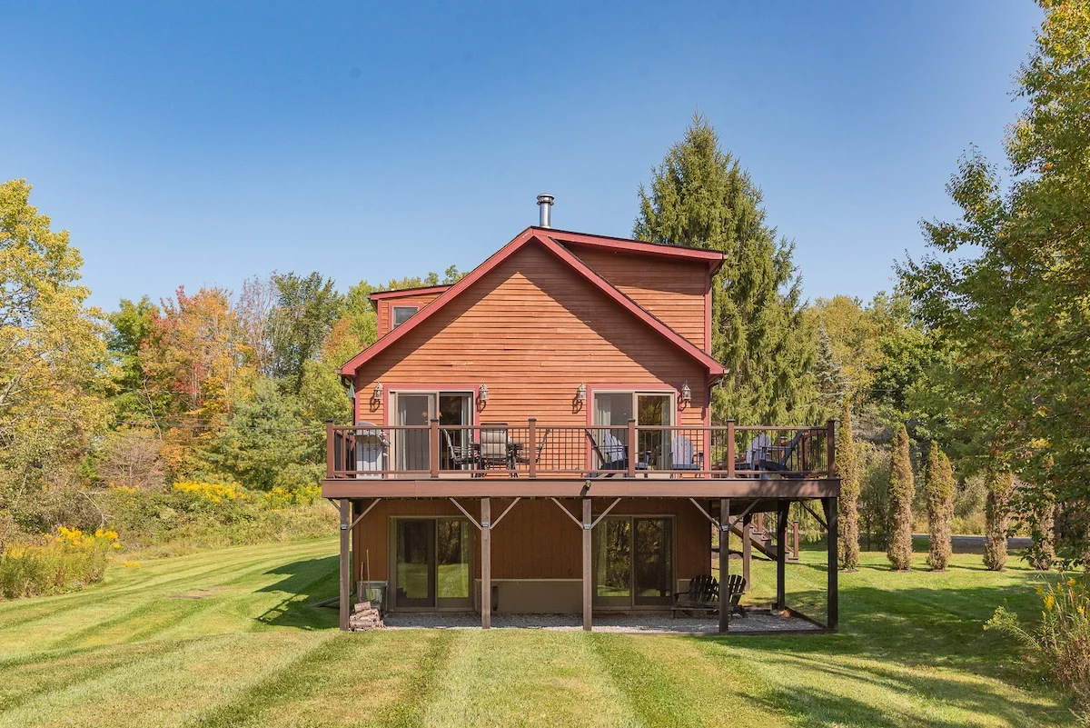 Warm & Woodsy Cabin Year-Round Escape #90