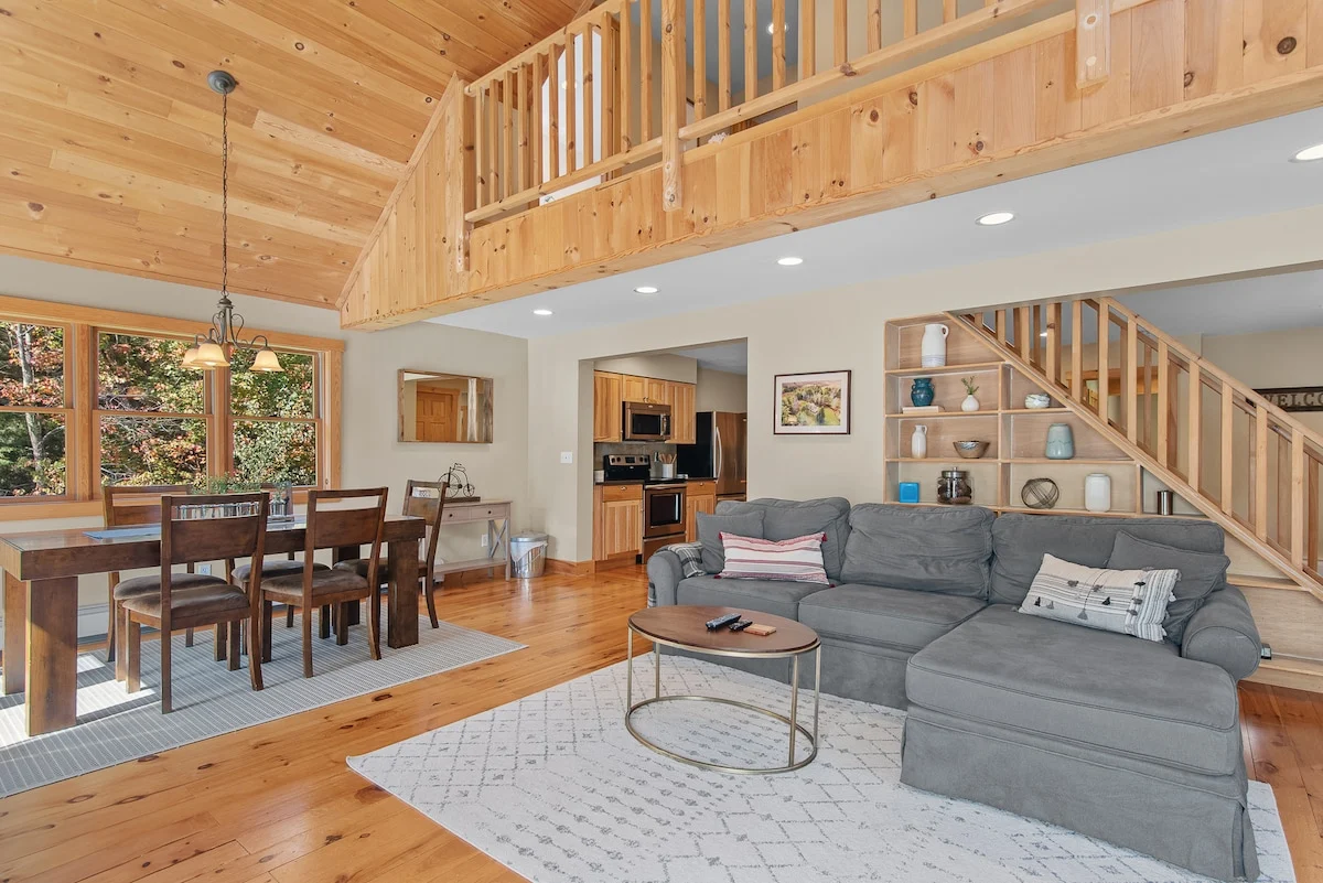 Warm & Woodsy Cabin Year-Round Escape #79