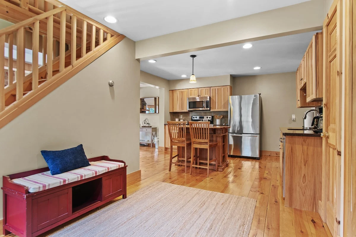 Warm & Woodsy Cabin Year-Round Escape #95