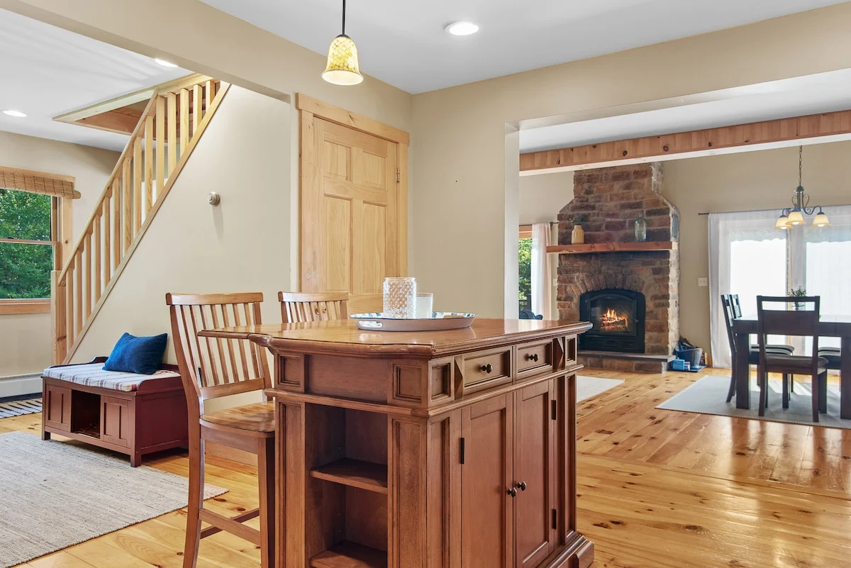 Warm & Woodsy Cabin Year-Round Escape #83