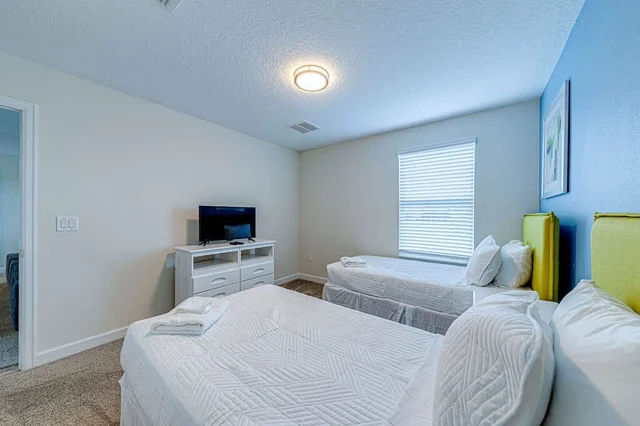 Bedroom 6 image 1