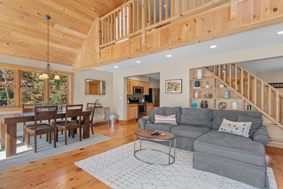 Warm & Woodsy Cabin Year-Round Escape #106