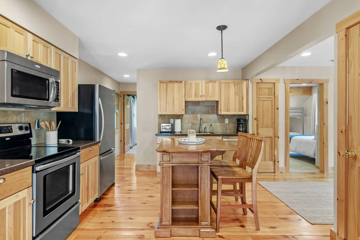 Warm & Woodsy Cabin Year-Round Escape #135