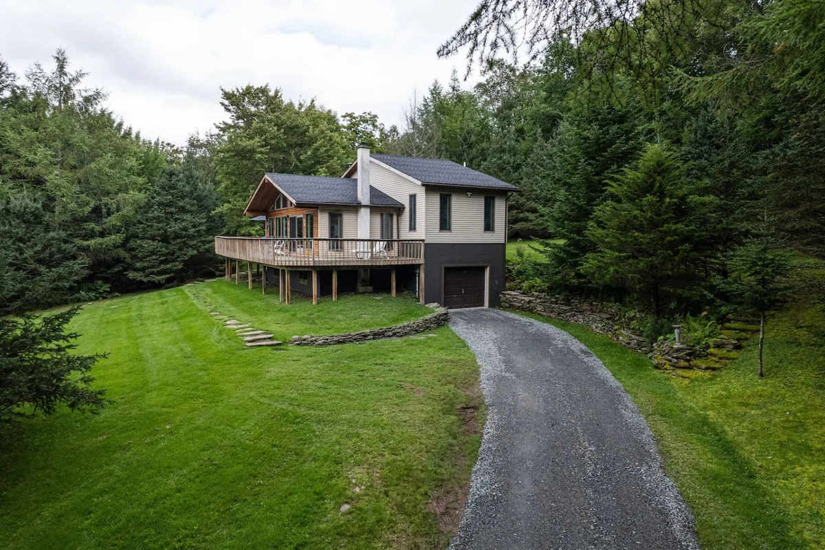 Cozy Year Round Getaway • Private Catskills Cabin #189