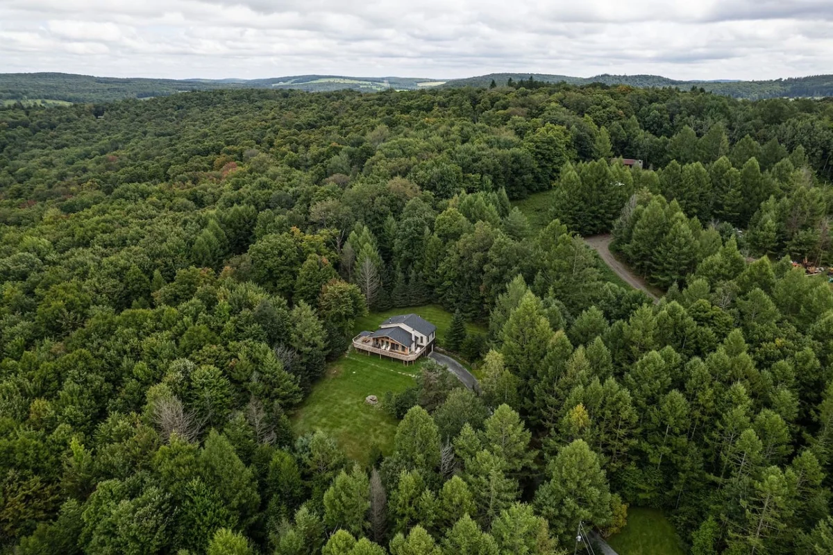 Cozy Year Round Getaway • Private Catskills Cabin #156