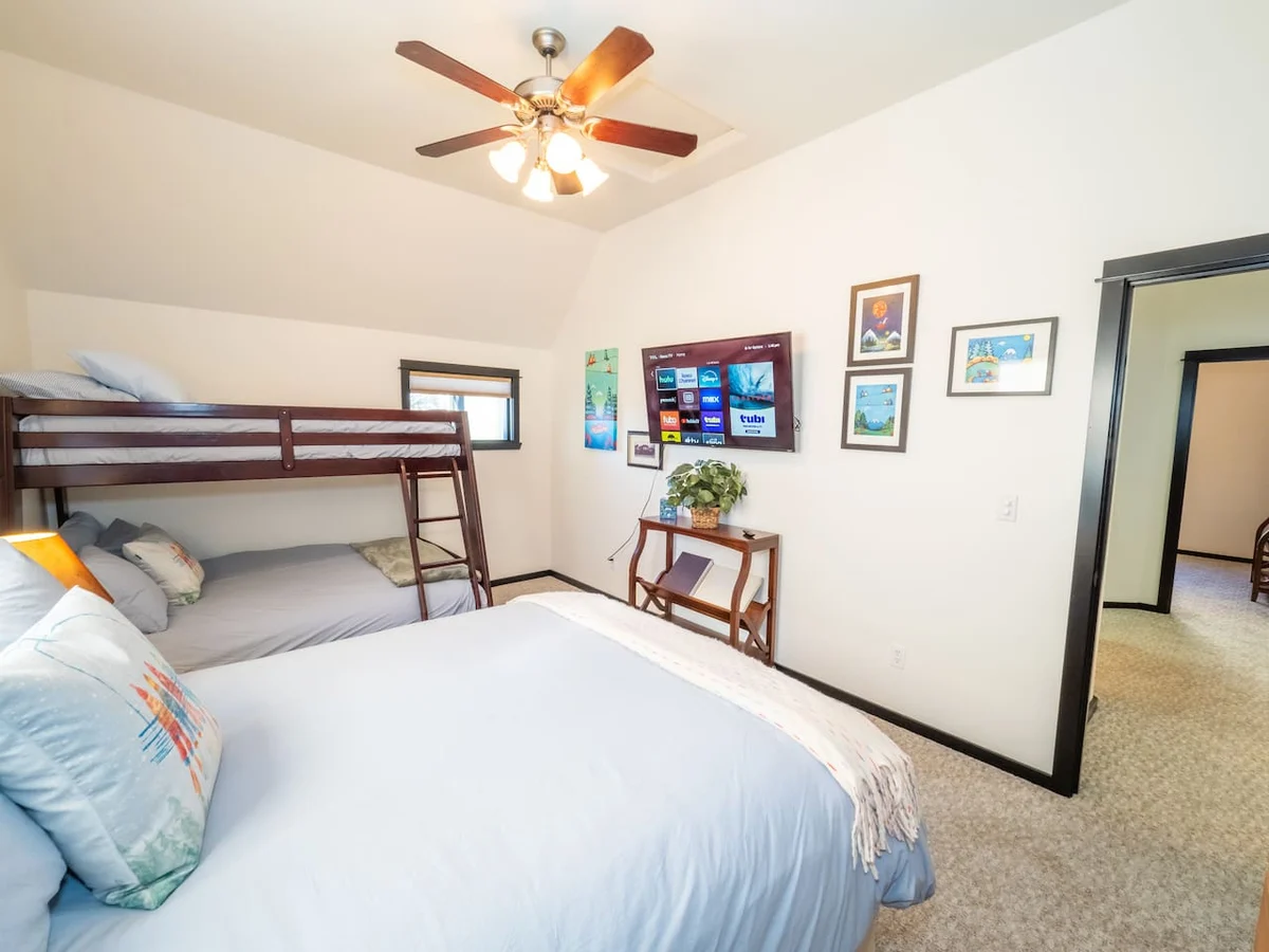 Bedroom 3 image 1