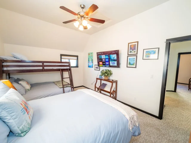 Bedroom 3 image 1