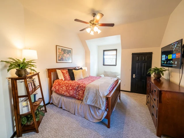 Bedroom 1 image 1