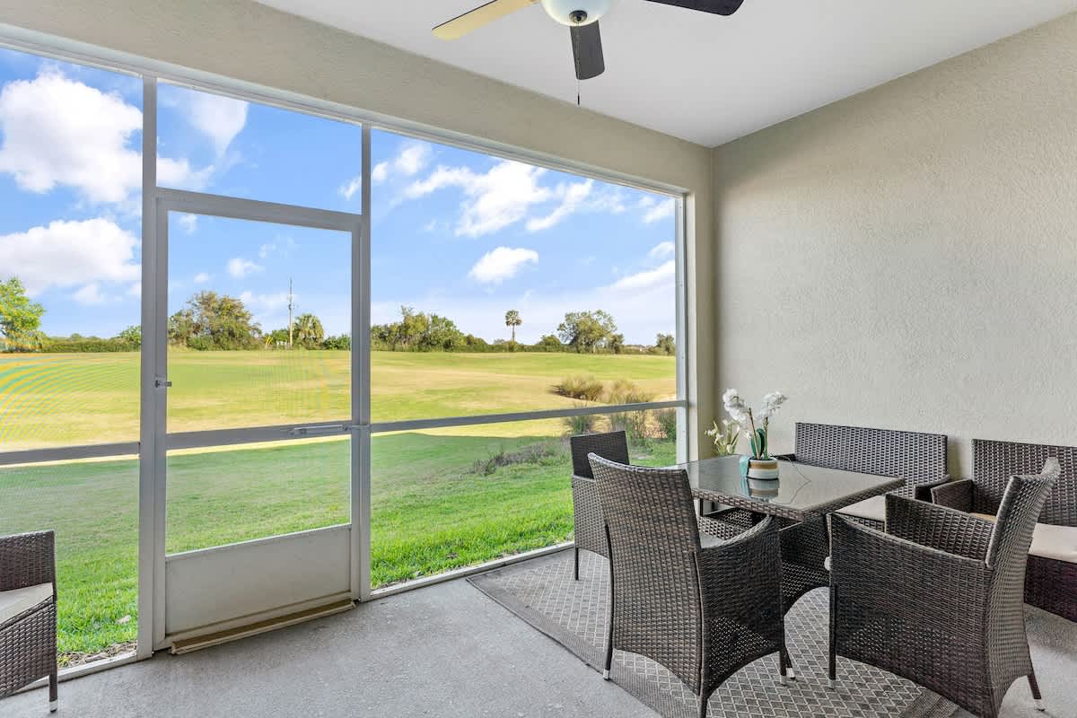 Apartment in Four Corners property photo 3