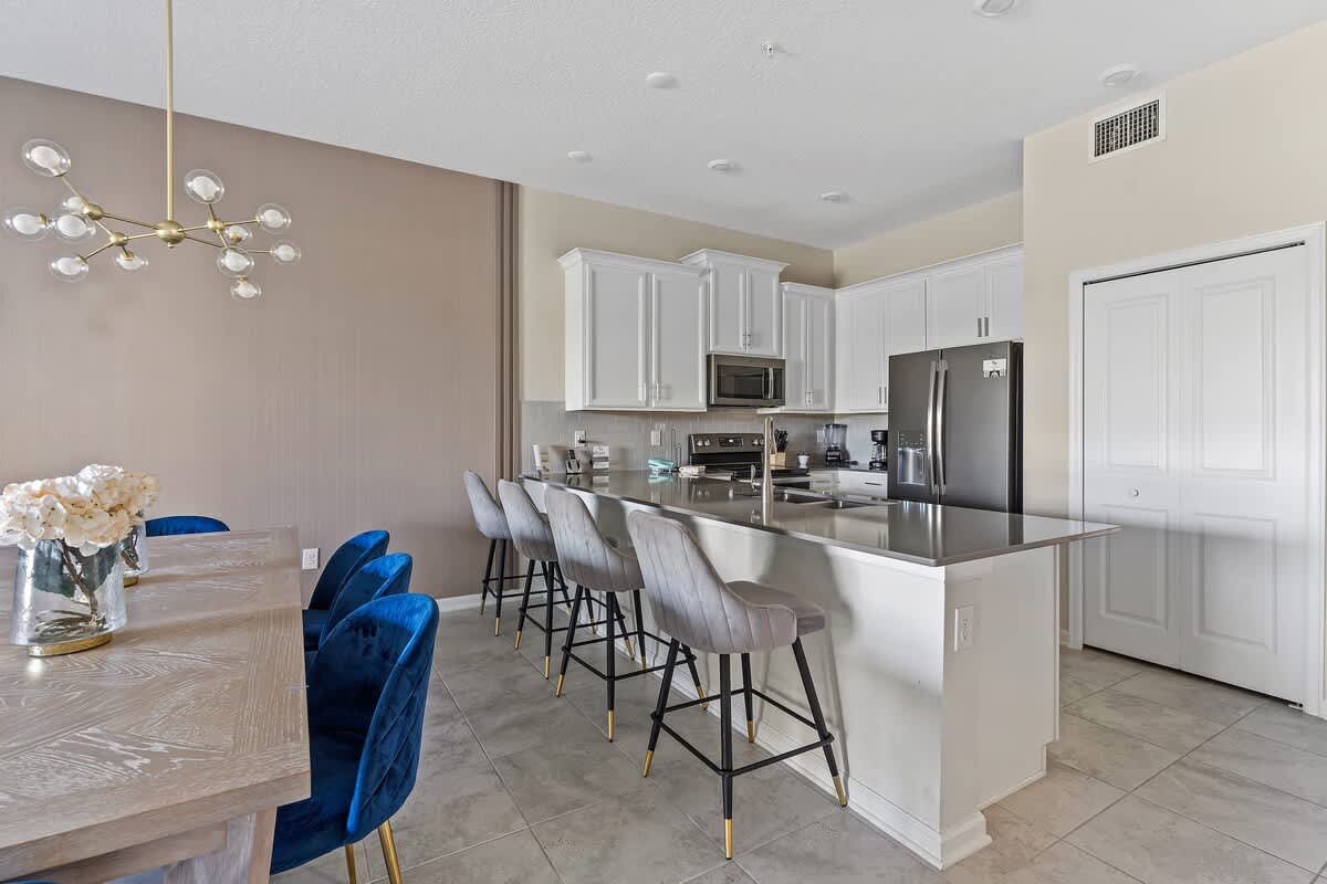 Apartment in Four Corners property photo 5