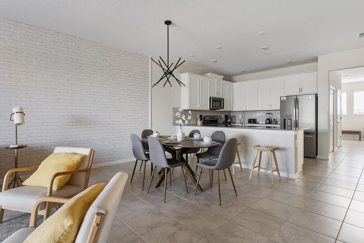 Apartment in Four Corners property photo 4
