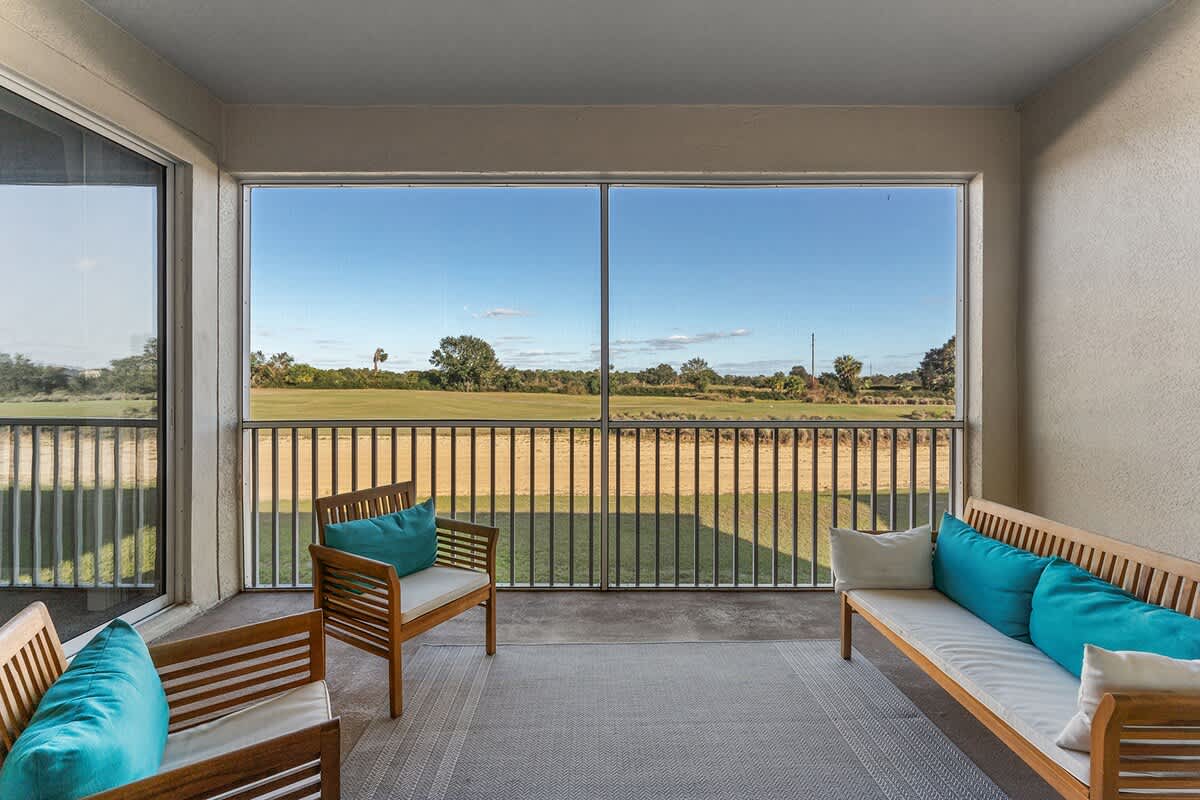 Apartment in Four Corners property photo 2