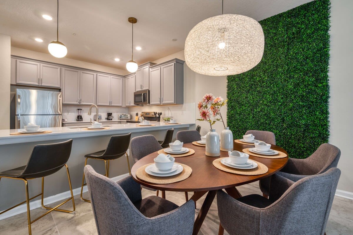 Apartment in Four Corners property photo 3
