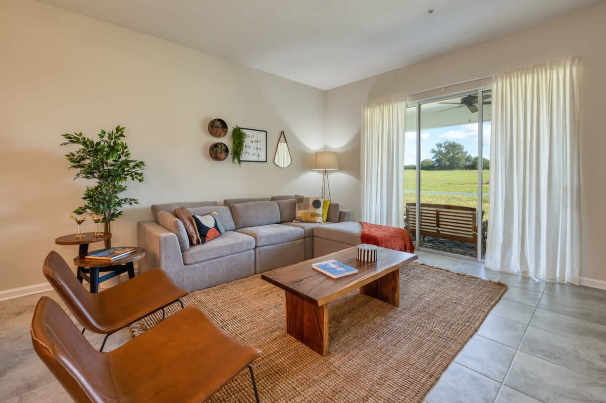 Apartment in Four Corners property photo 3