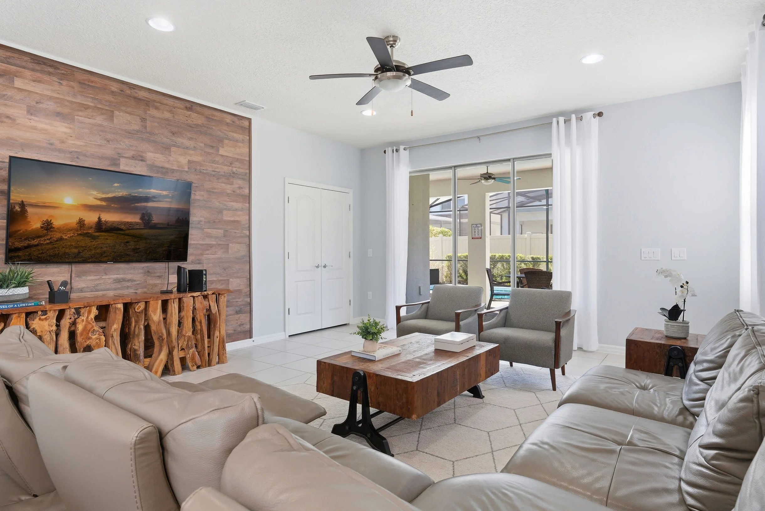 Home in Kissimmee property photo 2