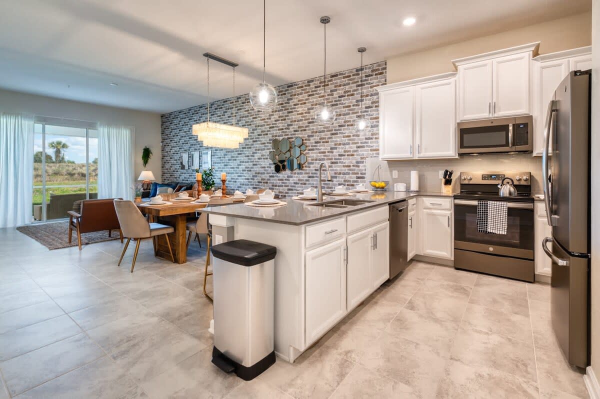 Apartment in Four Corners property photo 3