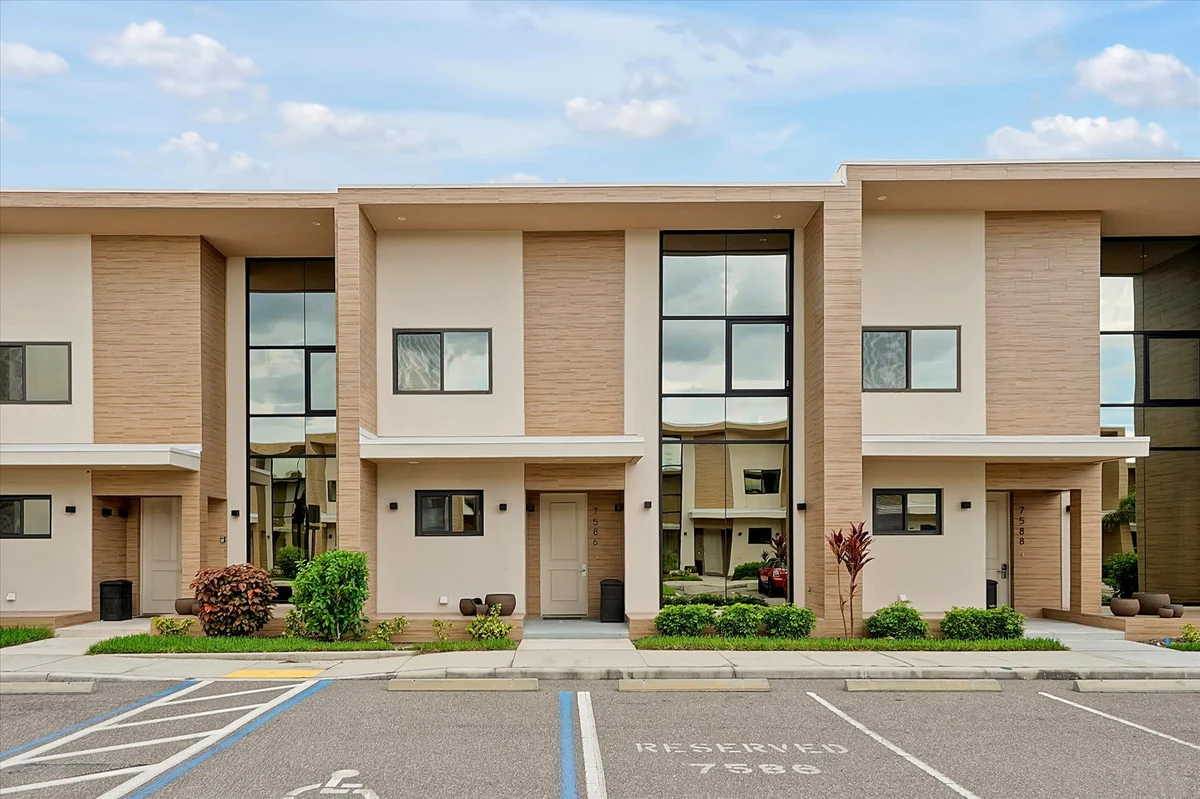 Townhome in Kissimmee property photo 4
