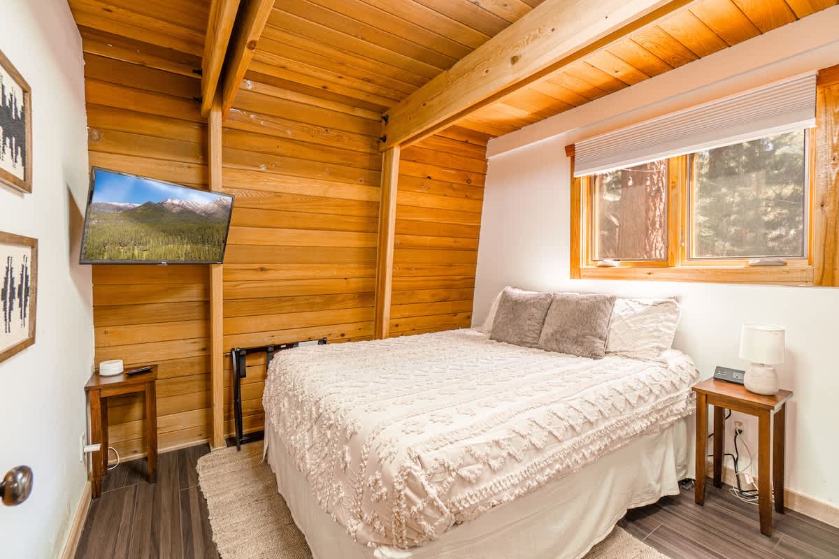 Canoe Cabin #9