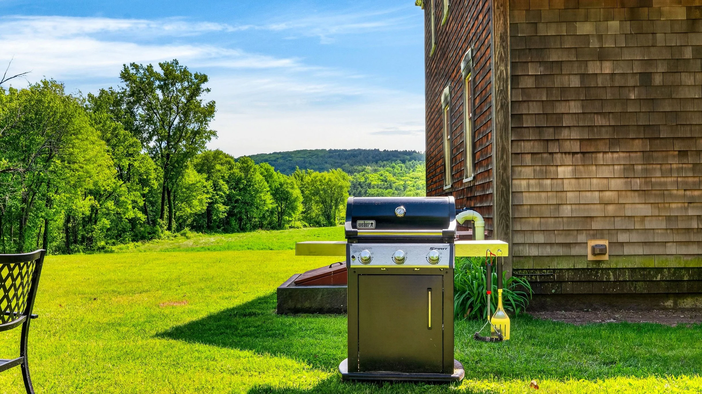 52-Acre Berkshires Farmhouse • Fire Pit, Outdoor Dining + Trails | Copper Kettle Farm by AvantStay #125
