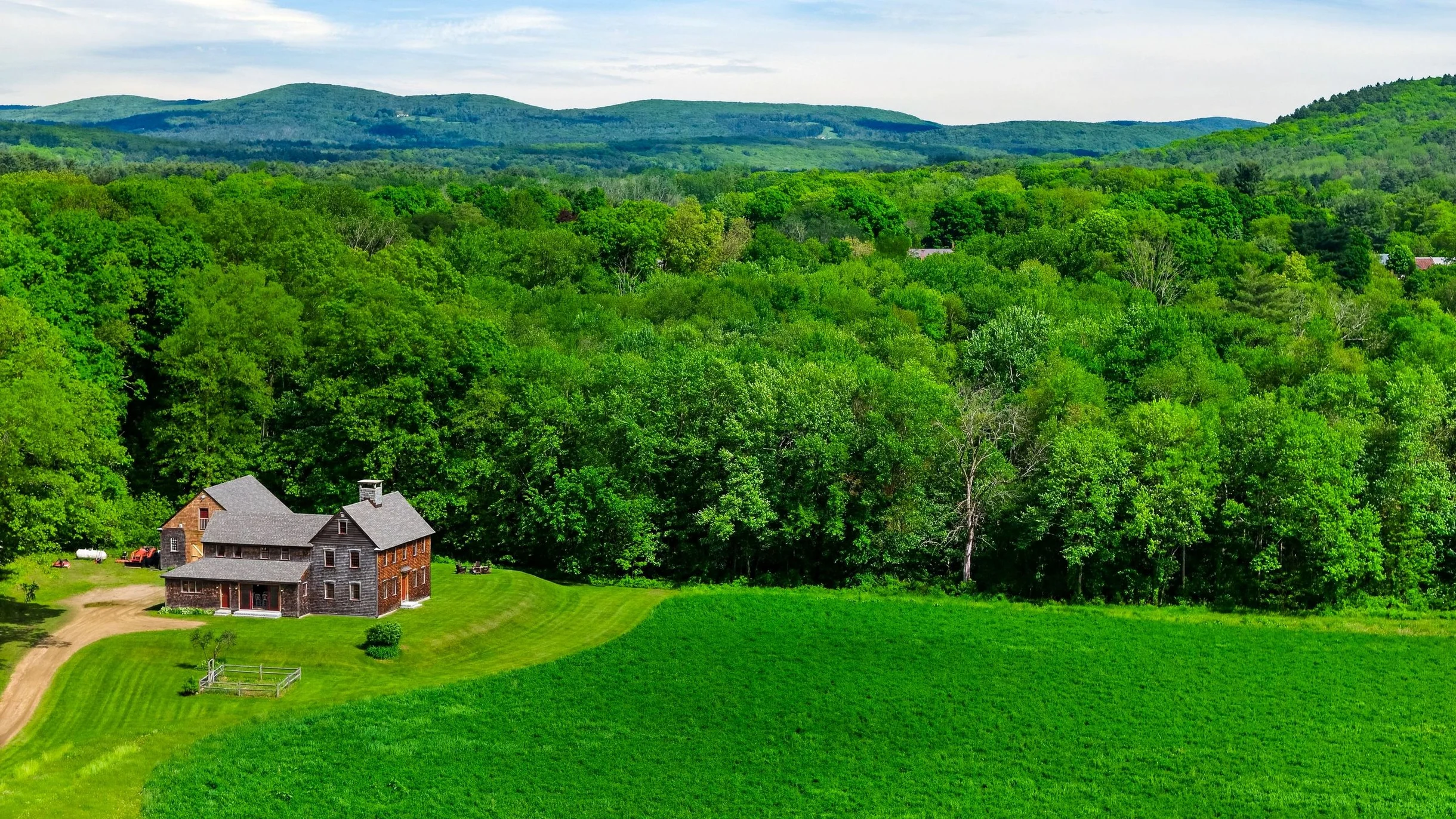 52-Acre Berkshires Farmhouse • Fire Pit, Outdoor Dining + Trails | Copper Kettle Farm by AvantStay #102