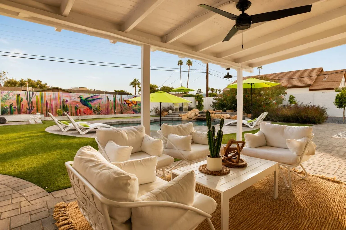 Home in Phoenix property photo 2