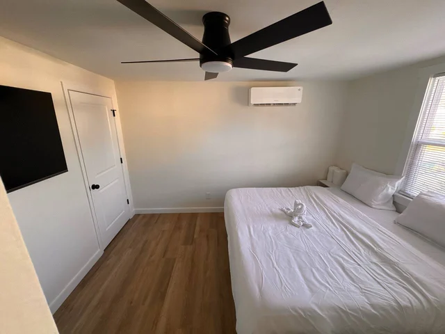 BEDROOM image 1