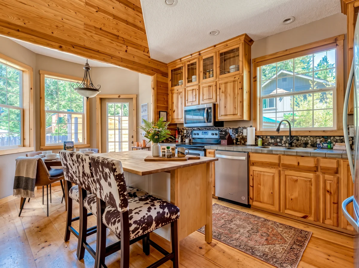 Home in Rhododendron property photo 4