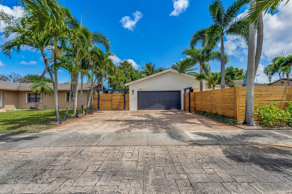 6830 Fort Lauderdale #13