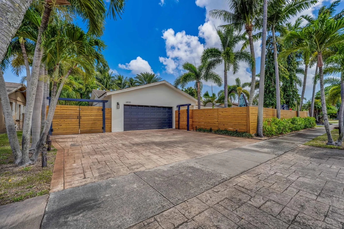 6830 Fort Lauderdale #33