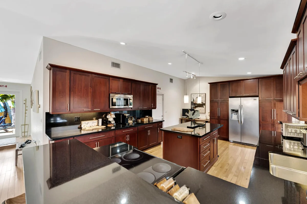 6830 Fort Lauderdale #77