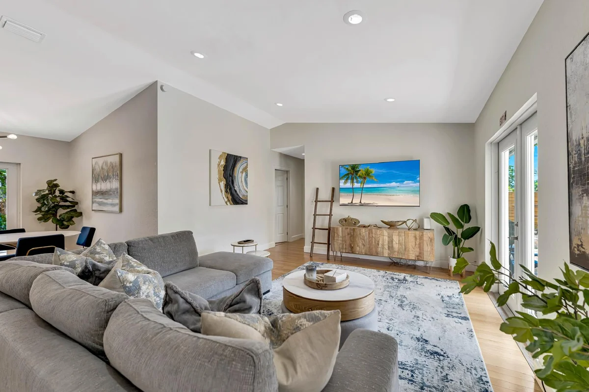 6830 Fort Lauderdale #43