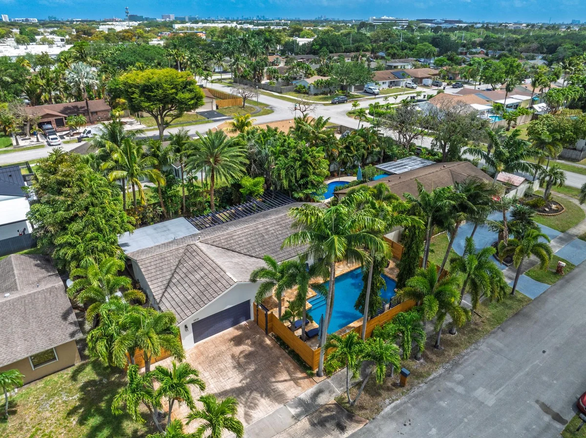 6830 Fort Lauderdale #164