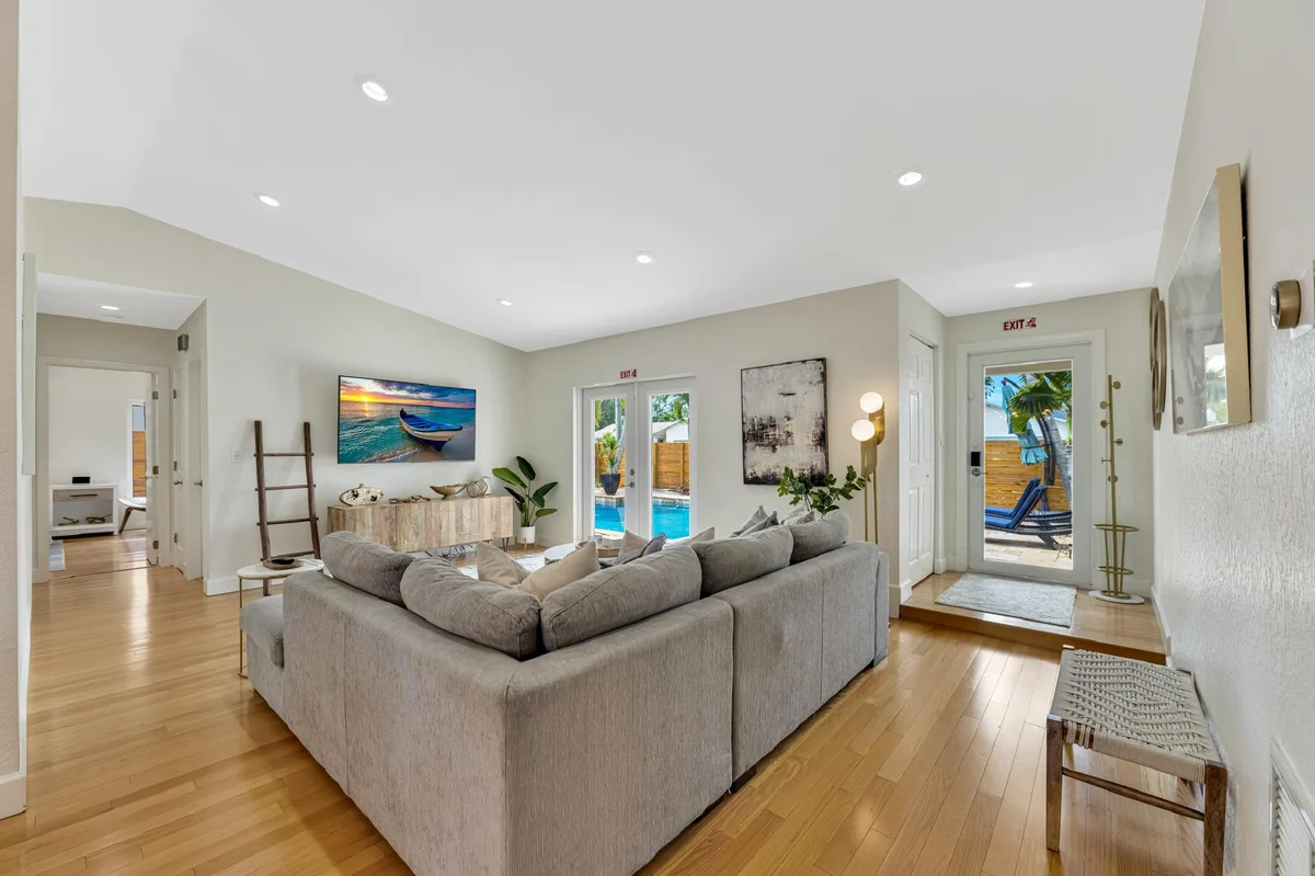 6830 Fort Lauderdale #137