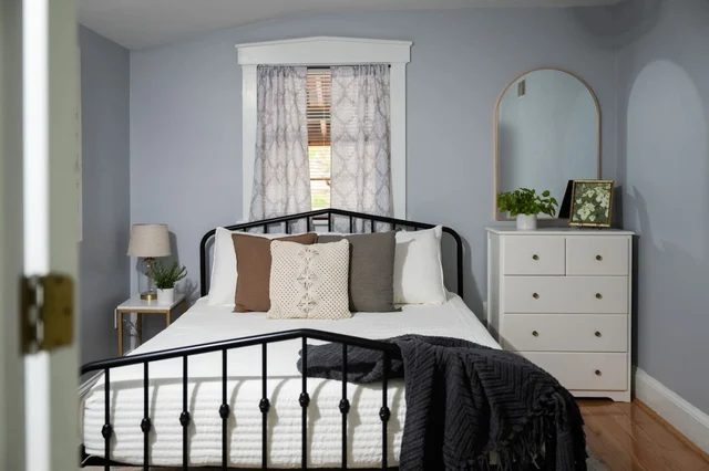Bedroom 1 image 1