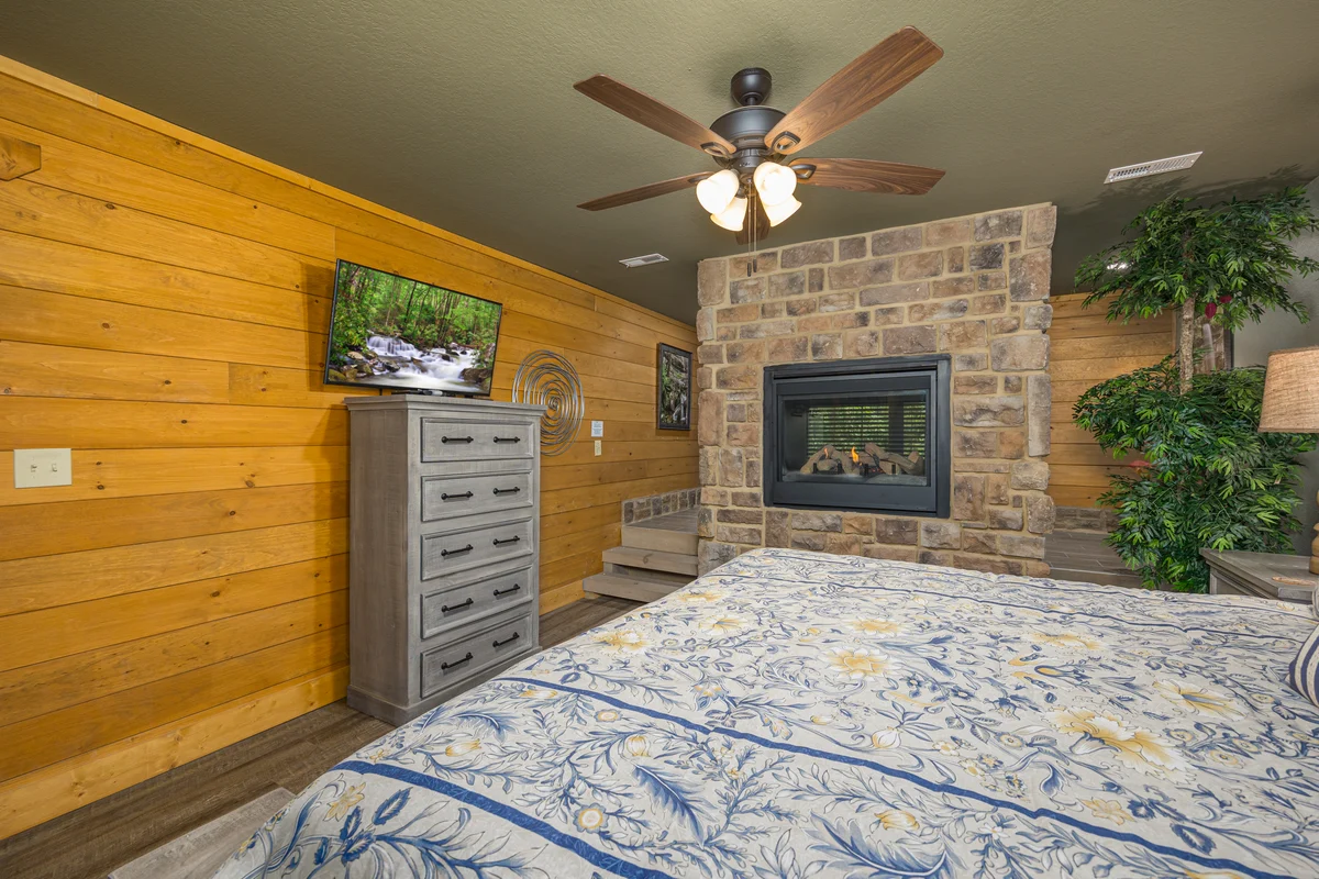 Bedroom 3 image 1