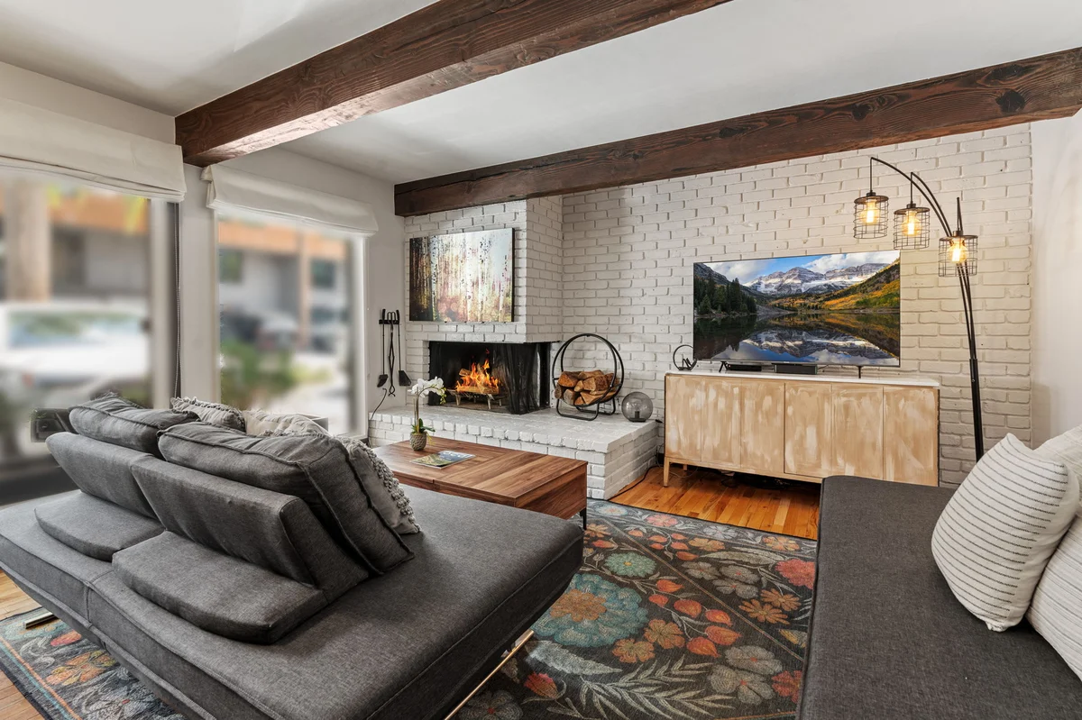 Apartment in Aspen property photo 4
