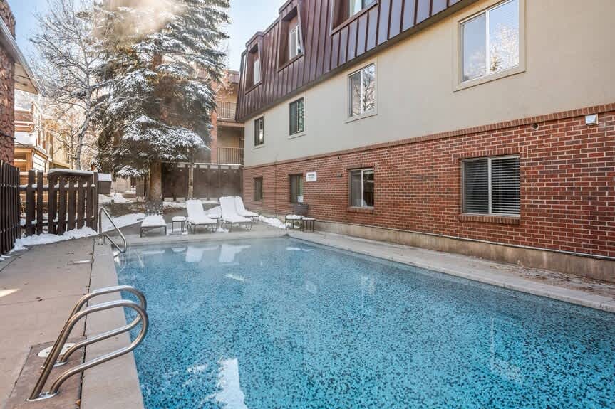 Apartment in Aspen property photo 5