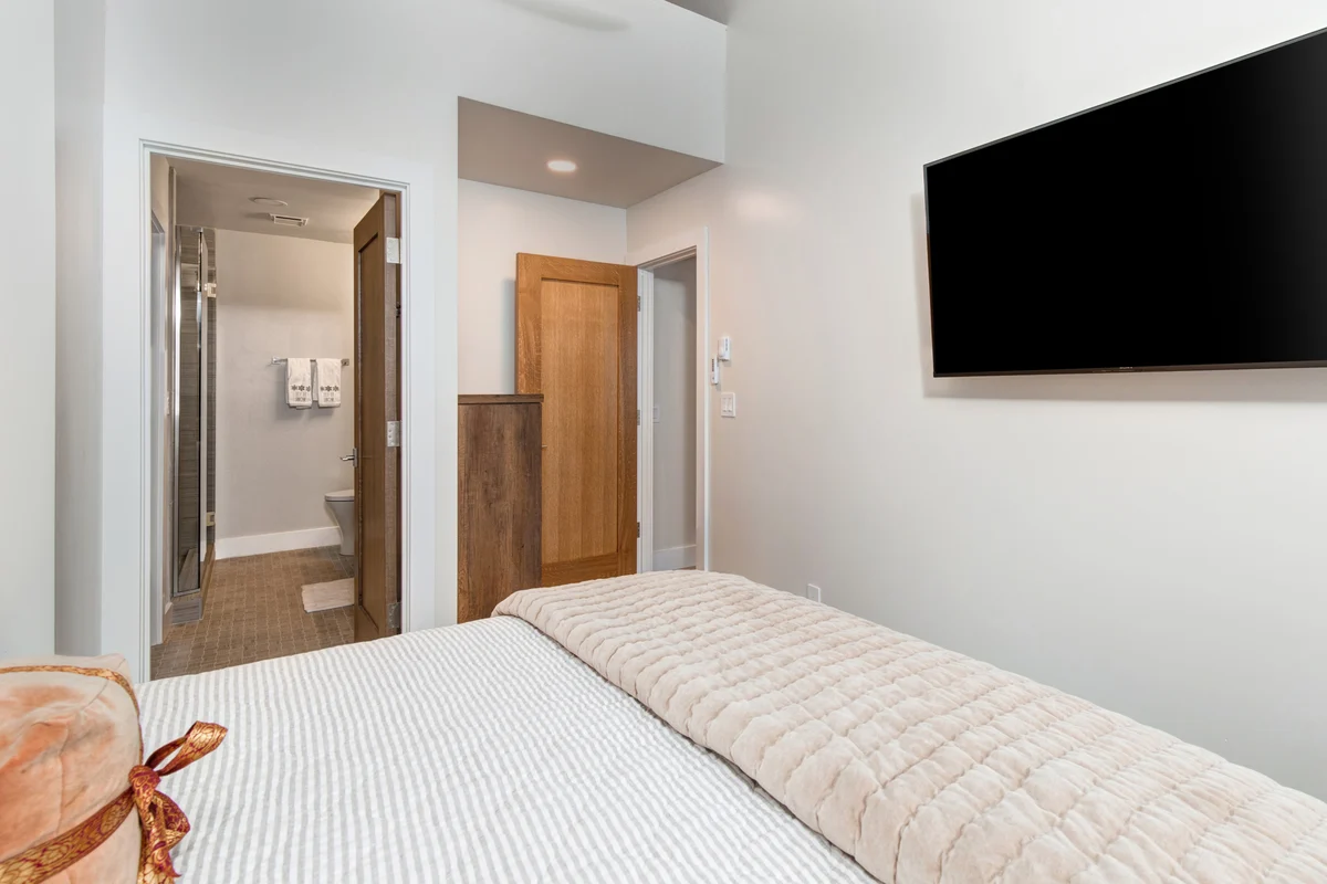 Bedroom 1 image 1