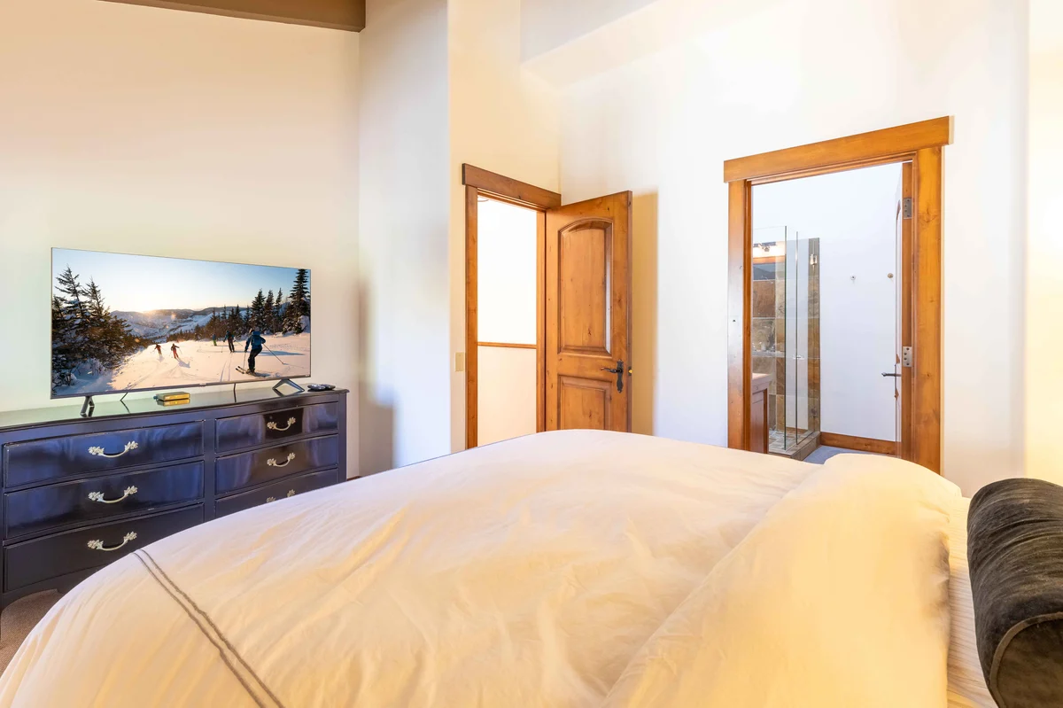 Bedroom 1 image 1