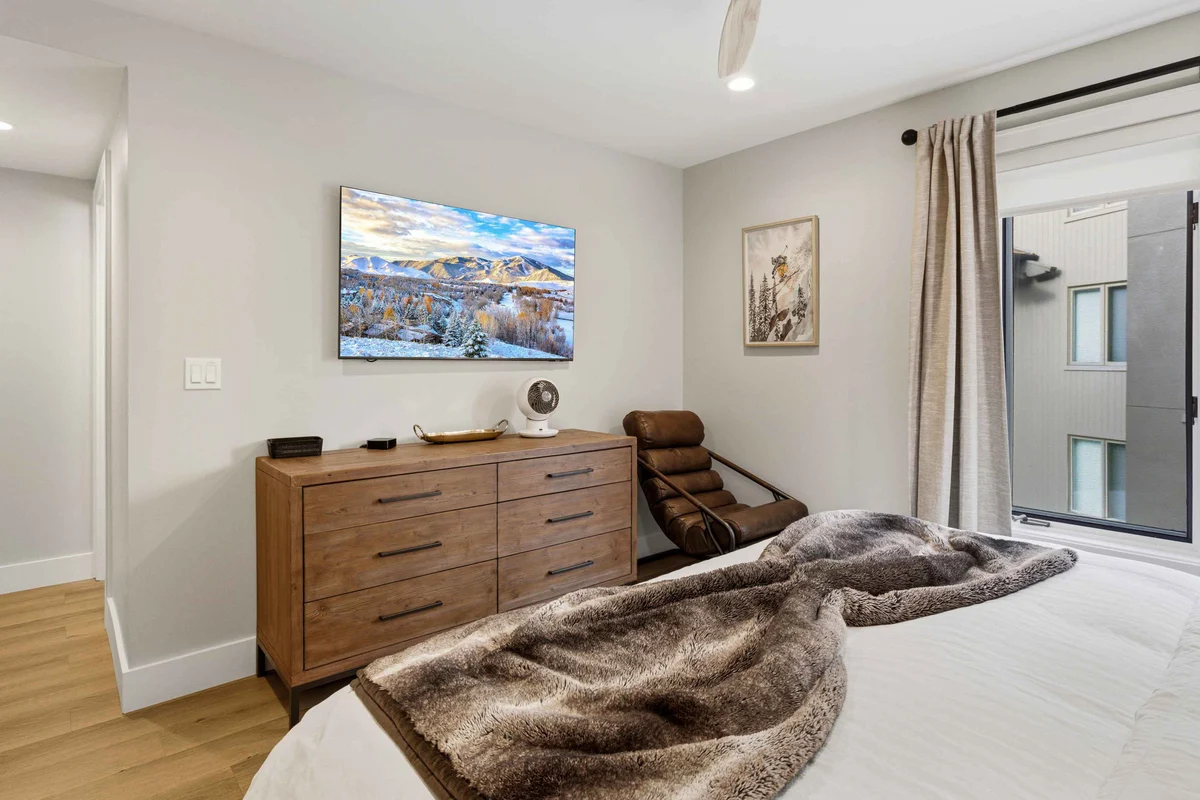 Bedroom 1 image 1