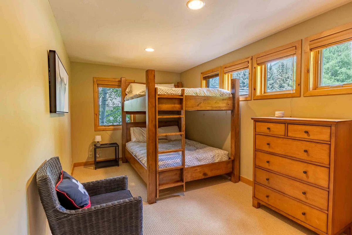 Bedroom 1 image 1