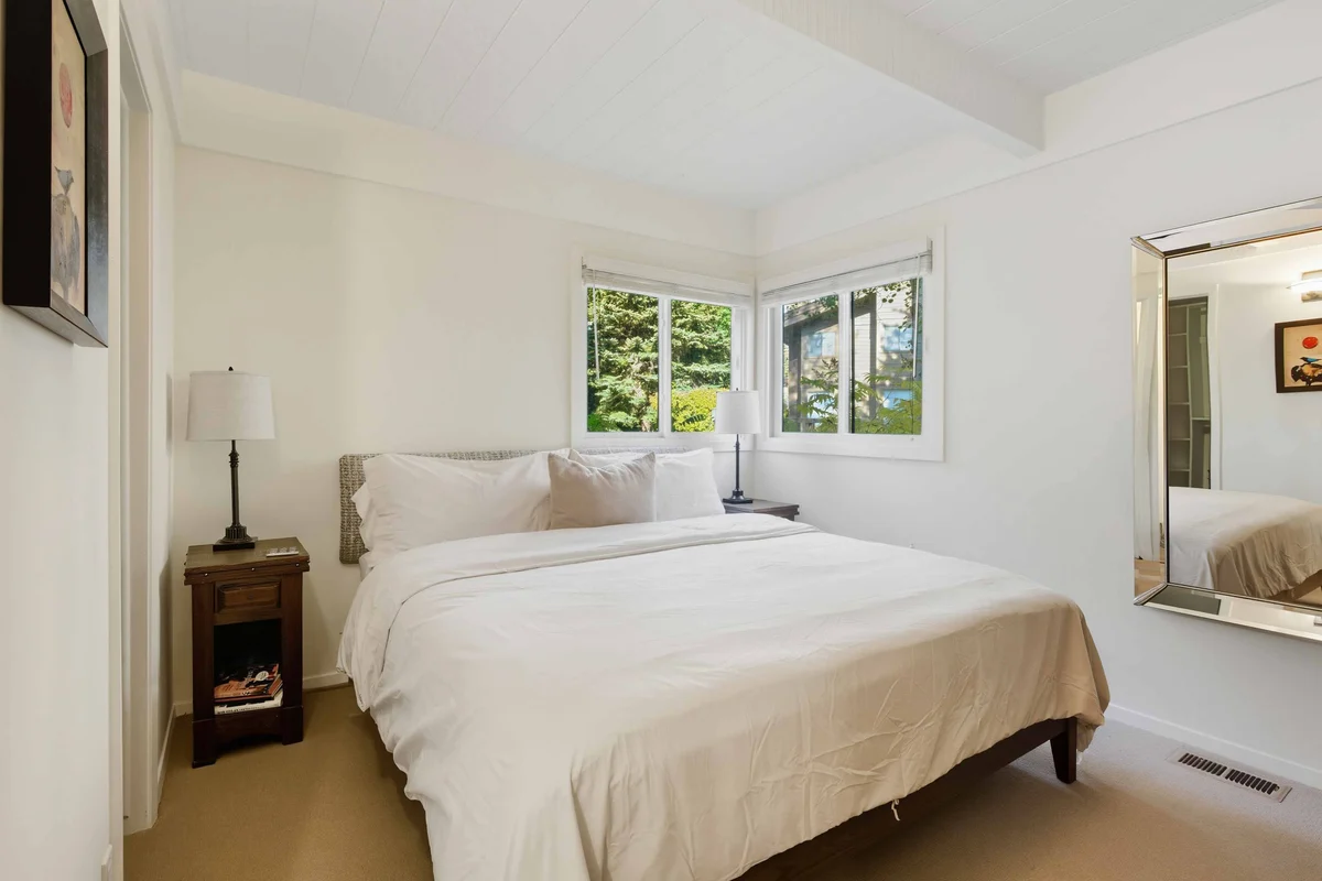 Bedroom 1 image 1