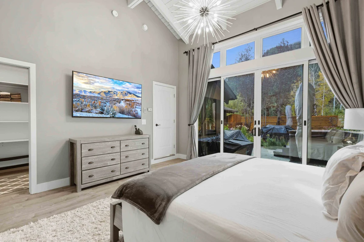 Bedroom 1 image 1