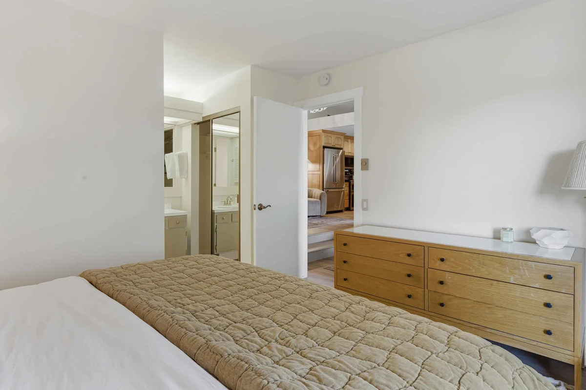 Bedroom 1 image 1