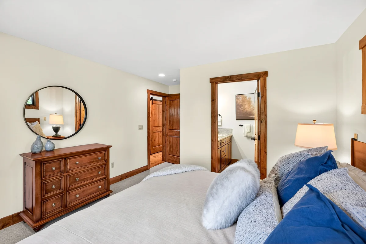 Bedroom 5 image 1