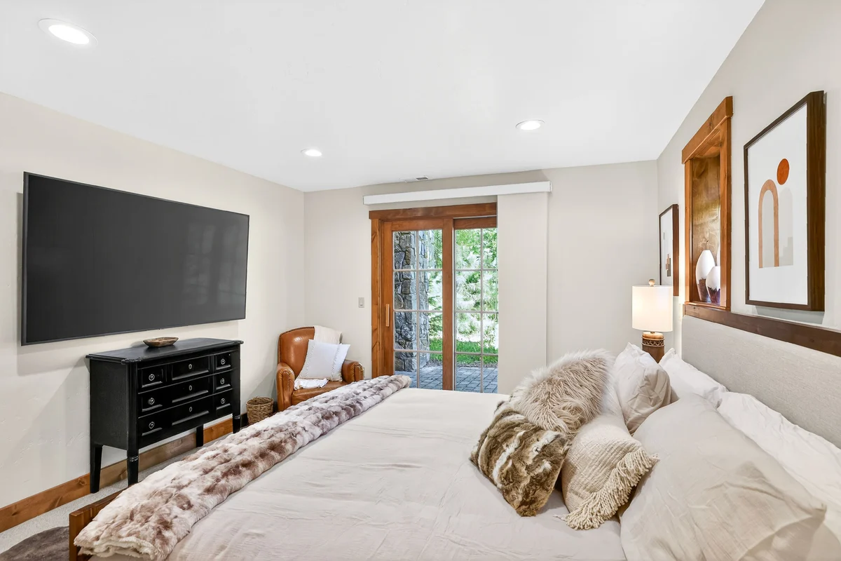 Bedroom 1 image 1