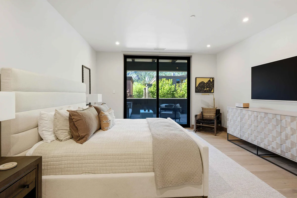 Bedroom 1 image 1